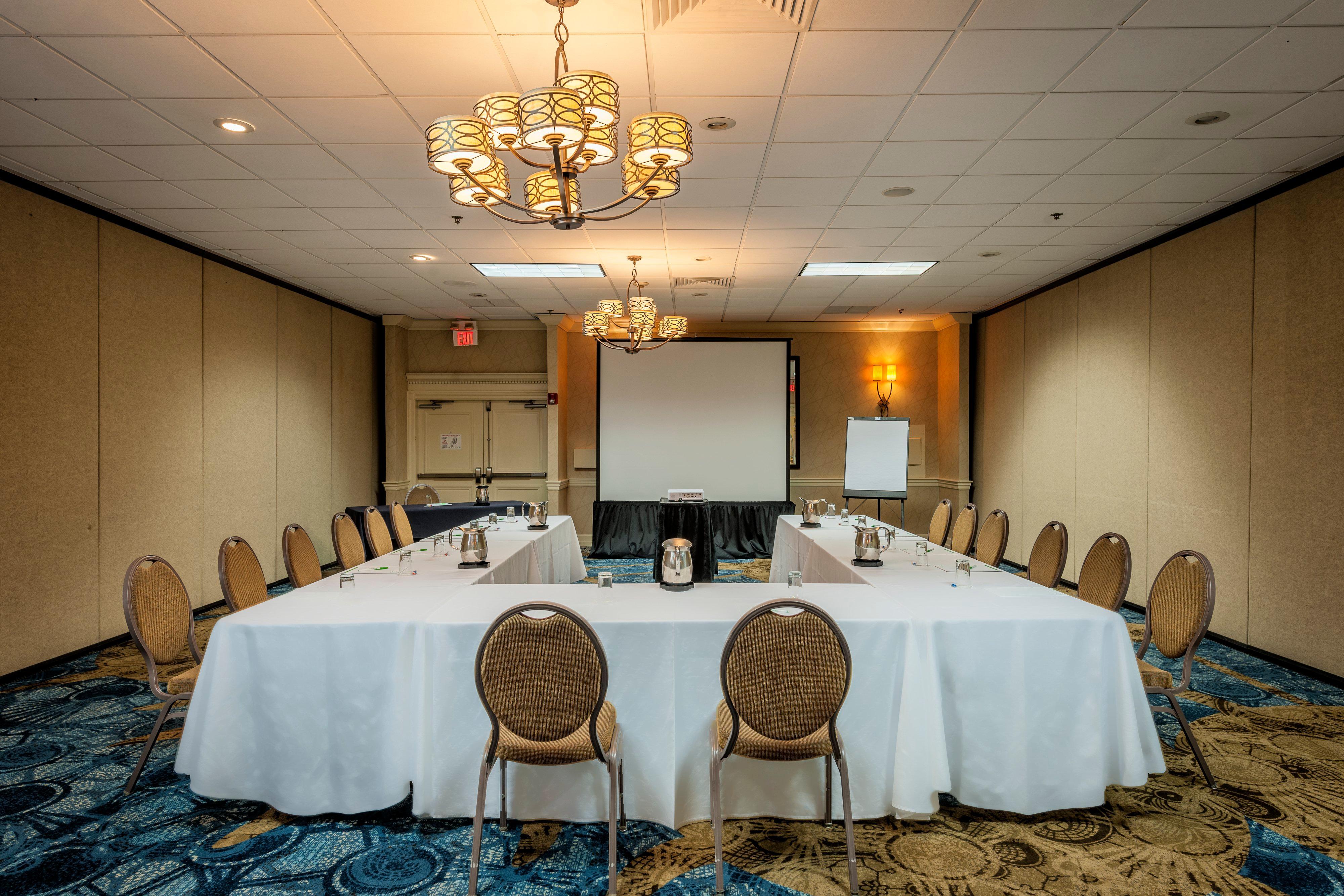 Best Western Plus Strongsville Cleveland Exterior photo