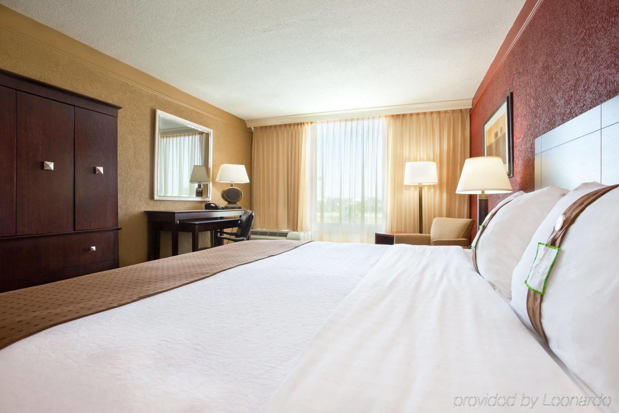 Best Western Plus Strongsville Cleveland Exterior photo